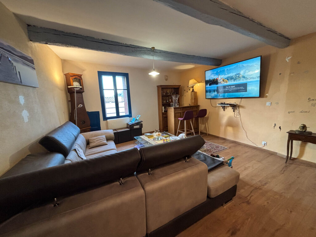 Casa rural con Netflix y Disney+ gratis en alquiler cerca de Narbona