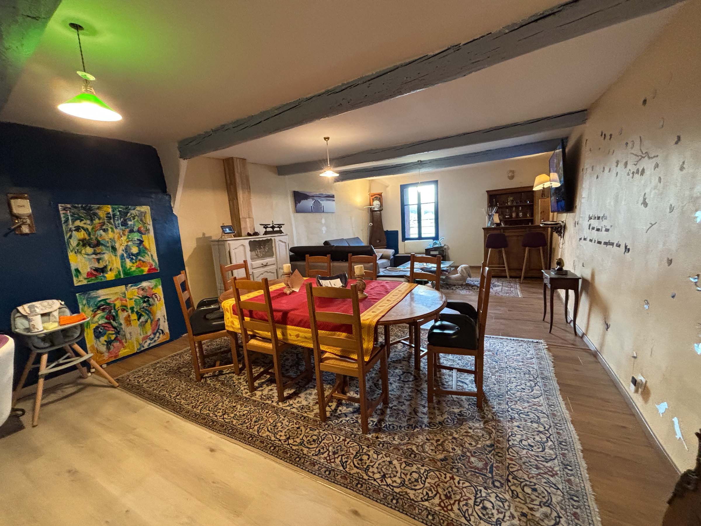 salle à manger 6 personnes dans gîte en location 11
